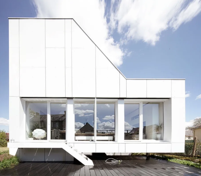 How to design a creative container house?